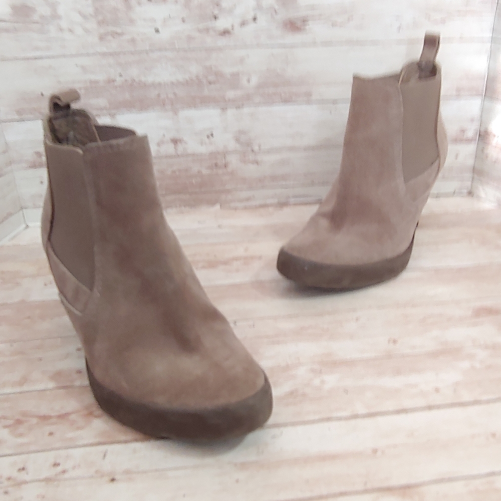 Pedro Garcia Taupe Suede Ankle Booties - Picture 5 of 16